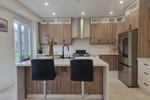 360 Valleyway Drive, ON L6S 5S7