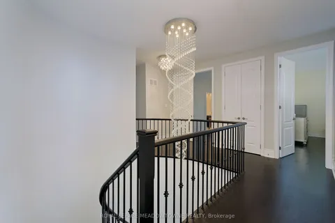 1 Royal West Drive, Brampton, ON L6X 2X3