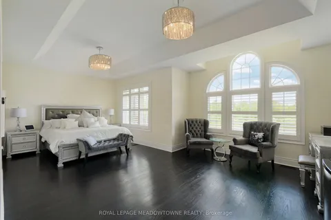 1 Royal West Drive, Brampton, ON L6X 2X3