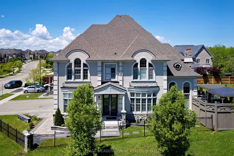 1 Royal West Drive, Brampton, ON L6X 2X3