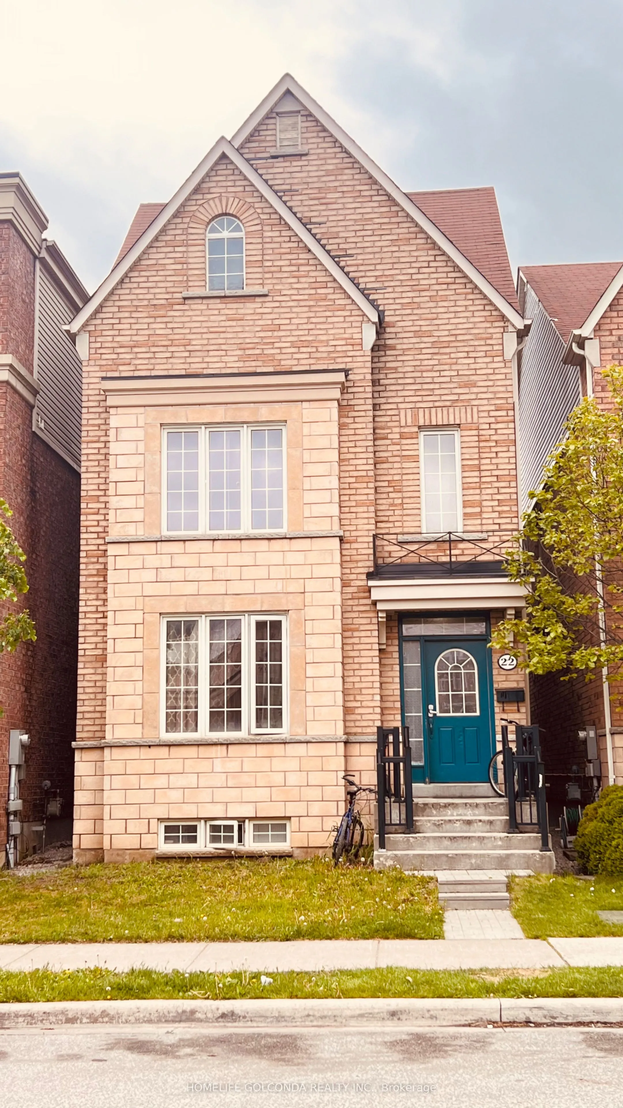 22 Troyer Avenue, ON M3J 0A3