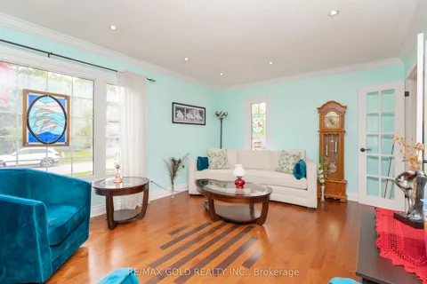 7 Wadsworth Circle, ON L6Z 1W6