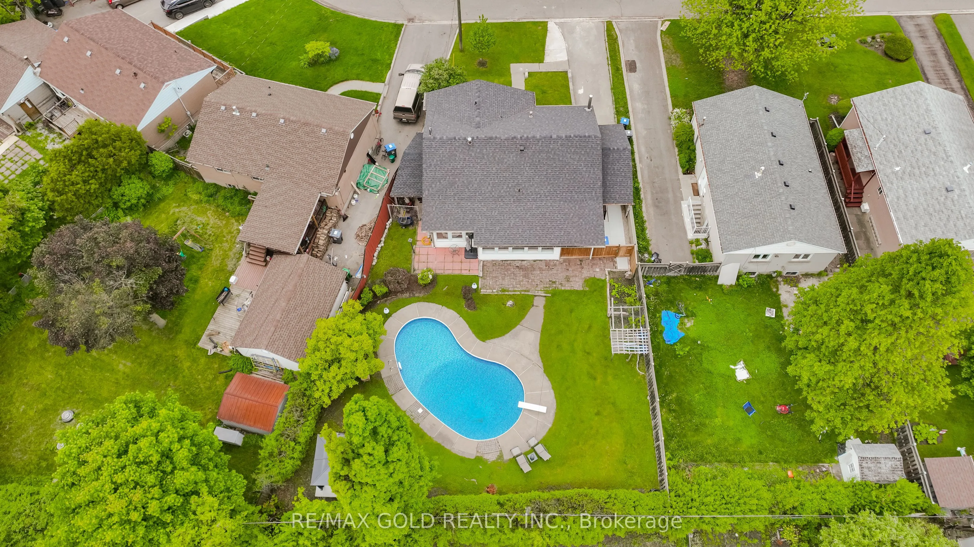 22 Carlyle Crescent, ON L6W 2Z1