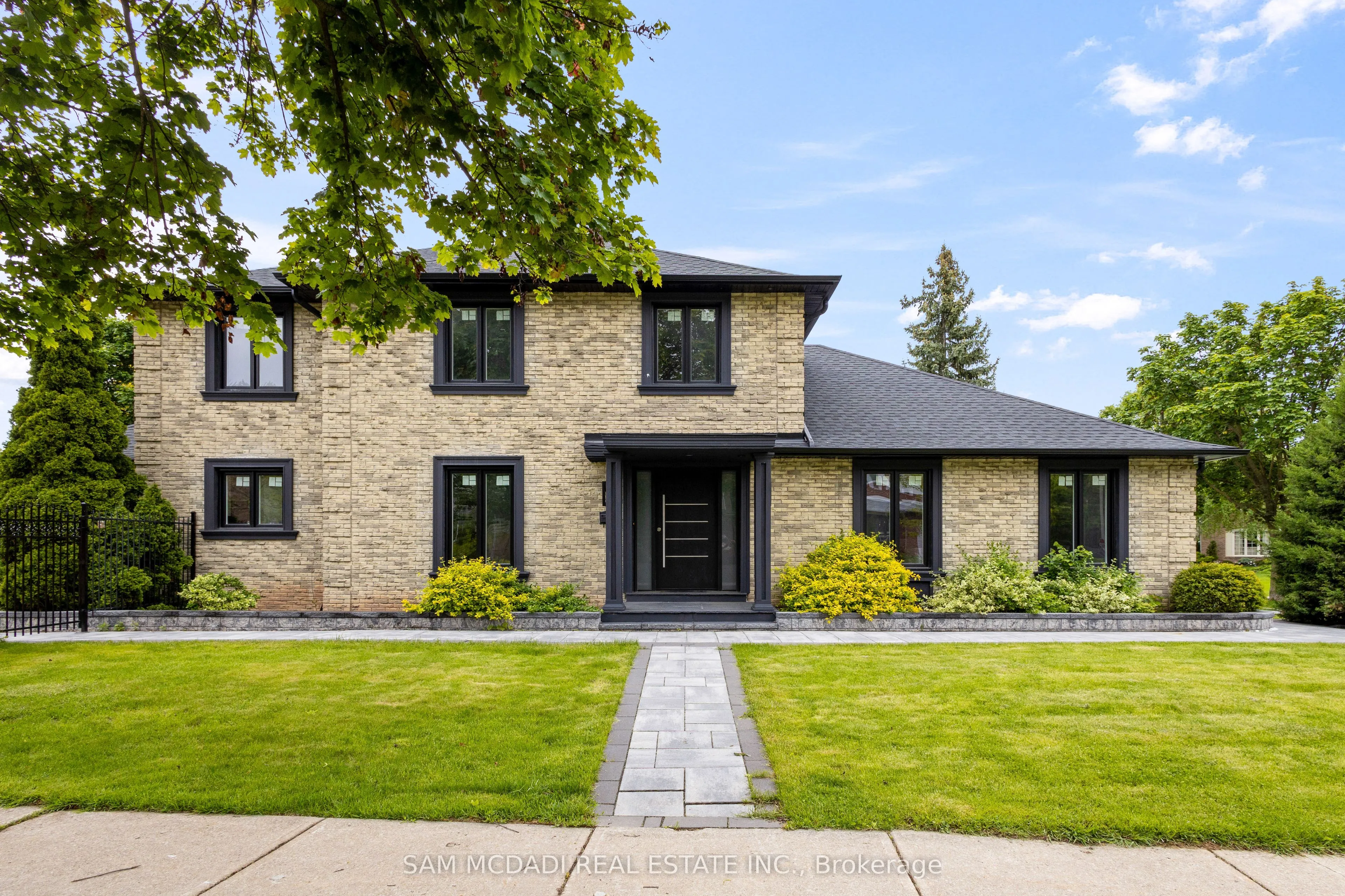 2535 Robin Drive, ON L5K 2G2
