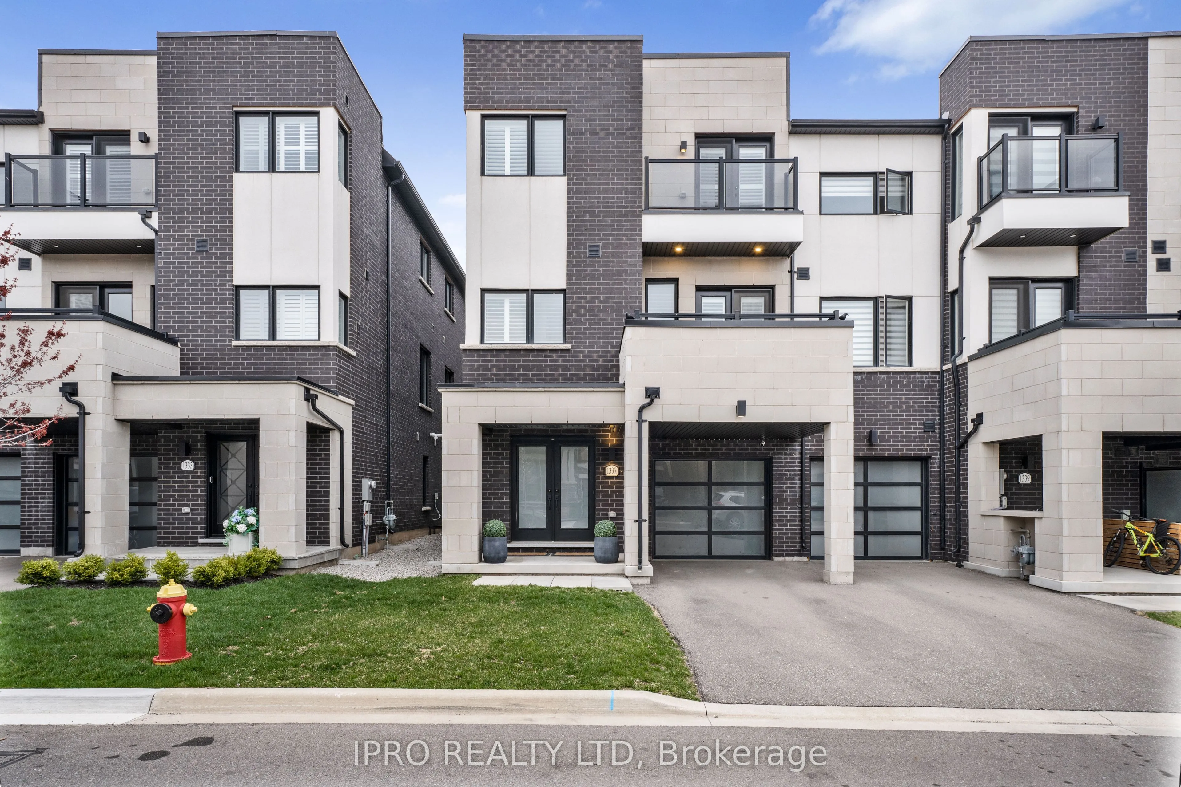 1337 Clarriage Court, ON L9E 1L6