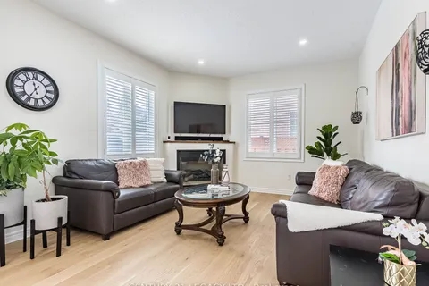 3 Bowsfield Drive, ON L6P 1C8