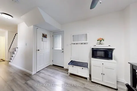 22 Glengrove Court, Brampton, ON L6S 1Z3