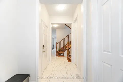 15 Duxbury Road, ON L6R 4E3