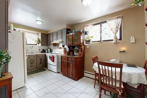 15 Muskoka Avenue, ON M8W 1H4