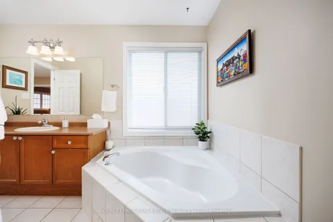 1392 Pinecliff Road, ON L6M 3Z1