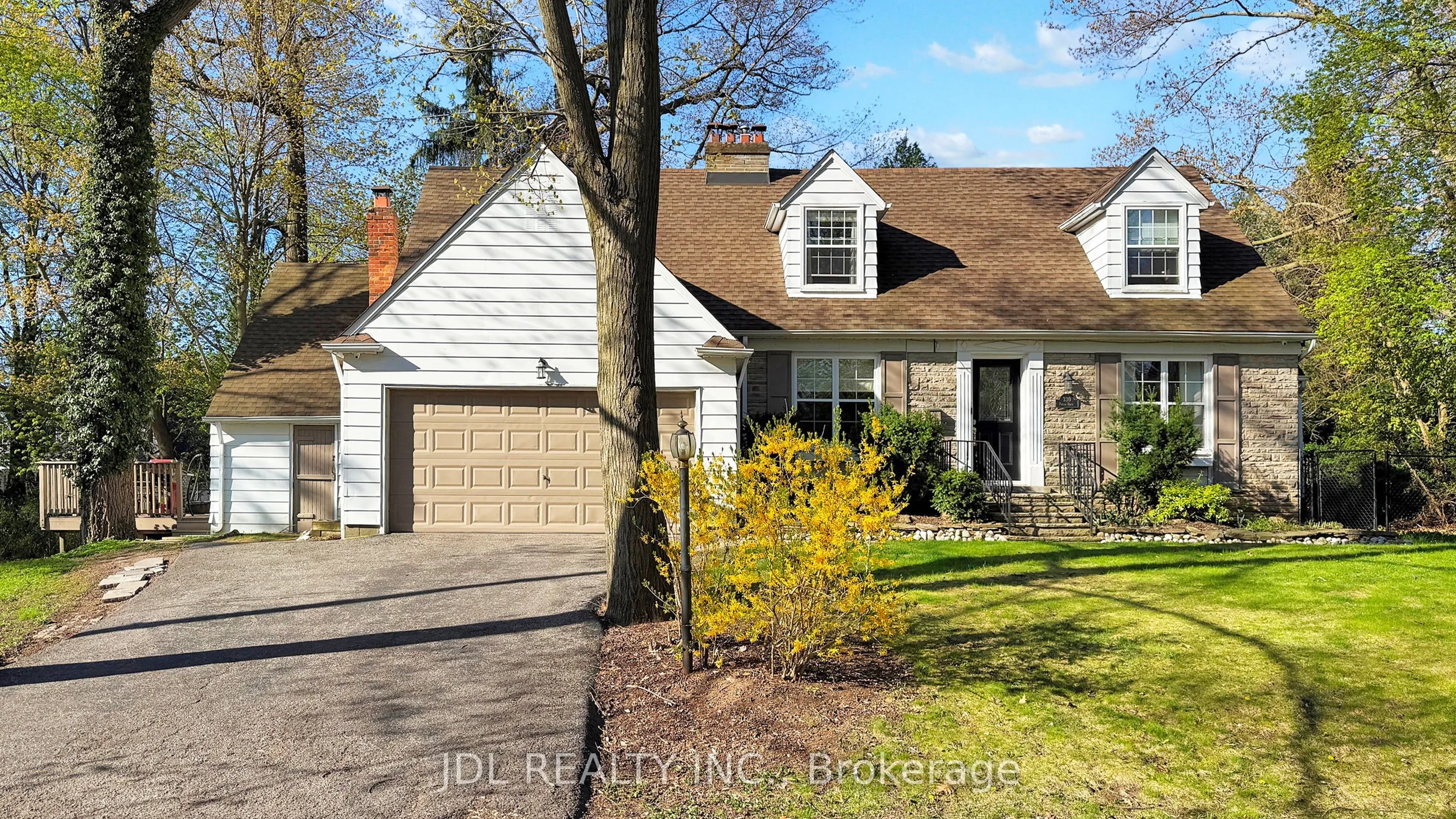 330 Poplar Drive, Oakville, ON L6J 4E1