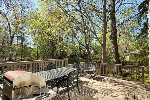 330 Poplar Drive, Oakville, ON L6J 4E1
