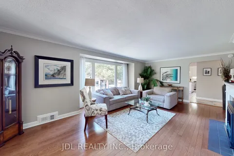 330 Poplar Drive, Oakville, ON L6J 4E1