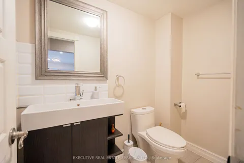 4 Simmons Boulevard, ON L6V 3V5