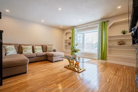 4 Simmons Boulevard, ON L6V 3V5