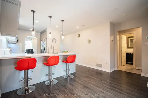 4 Simmons Boulevard, ON L6V 3V5