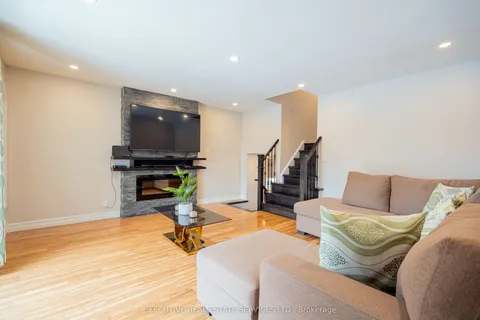 4 Simmons Boulevard, ON L6V 3V5