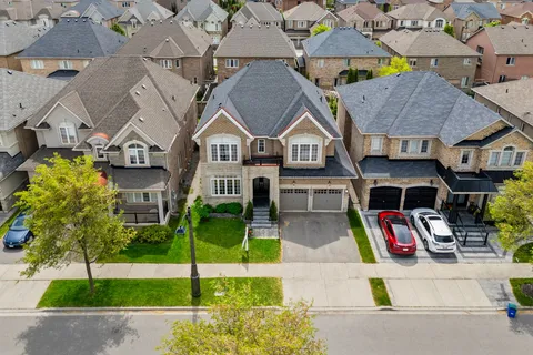 3243 Larry Crescent, ON L6M 0S8