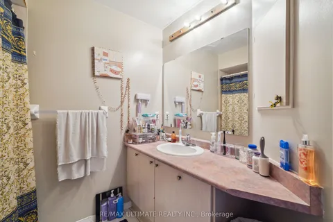 2168 St. Clair Avenue, ON M6N 5C1