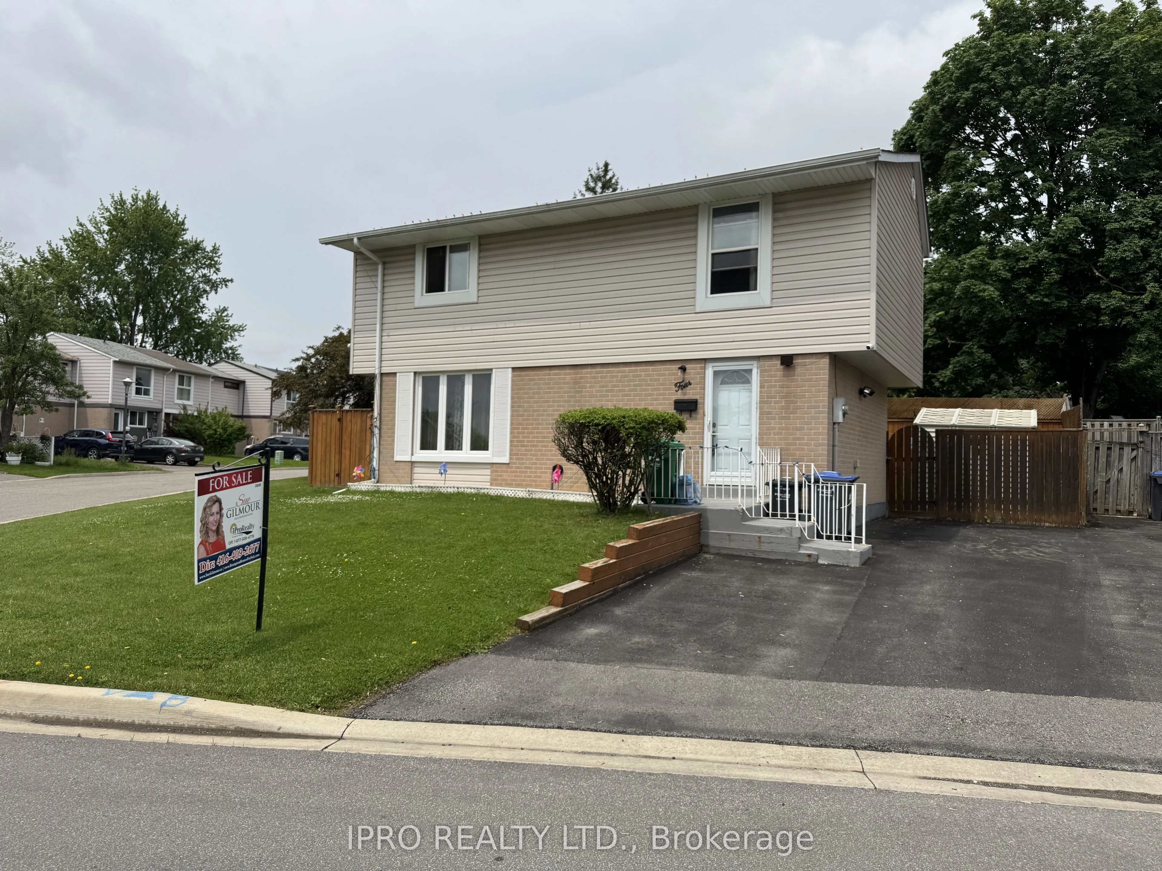 4 Hardcastle Court, ON L6S 2A9
