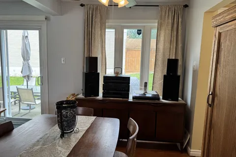 4 Hardcastle Court, ON L6S 2A9