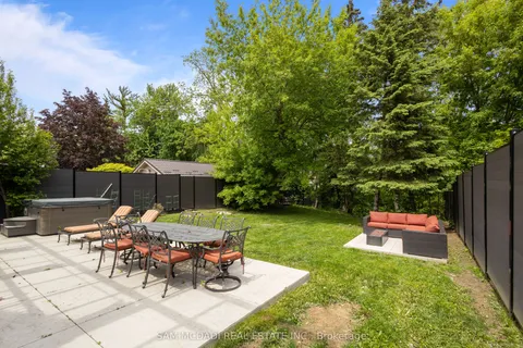 1487 Myron Drive, Mississauga, ON L5E 2N5
