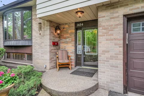 1454 Leda Avenue, ON L5G 4B7