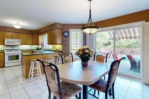 1340 Whitewater Lane, ON L5V 1L8