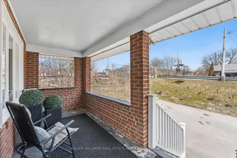 1106 Haig Boulevard, ON L5E 2M5
