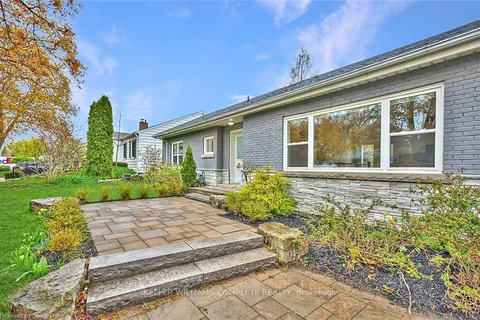 965 KINGSWAY Drive, ON L7T 3J1