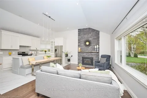 965 KINGSWAY Drive, ON L7T 3J1