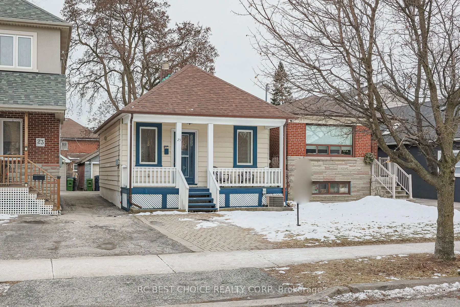 25 Hay Avenue, ON M8Z 1G2