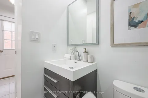 25 Hay Avenue, ON M8Z 1G2
