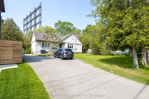 1228 Haig Boulevard, ON L5E 2M7