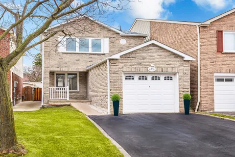 4334 Lee Drive, Mississauga, ON L4W 4A8