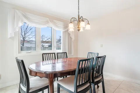 4334 Lee Drive, Mississauga, ON L4W 4A8