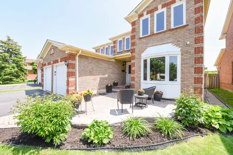 2594 Ambercroft Trail, ON L5M 4K3