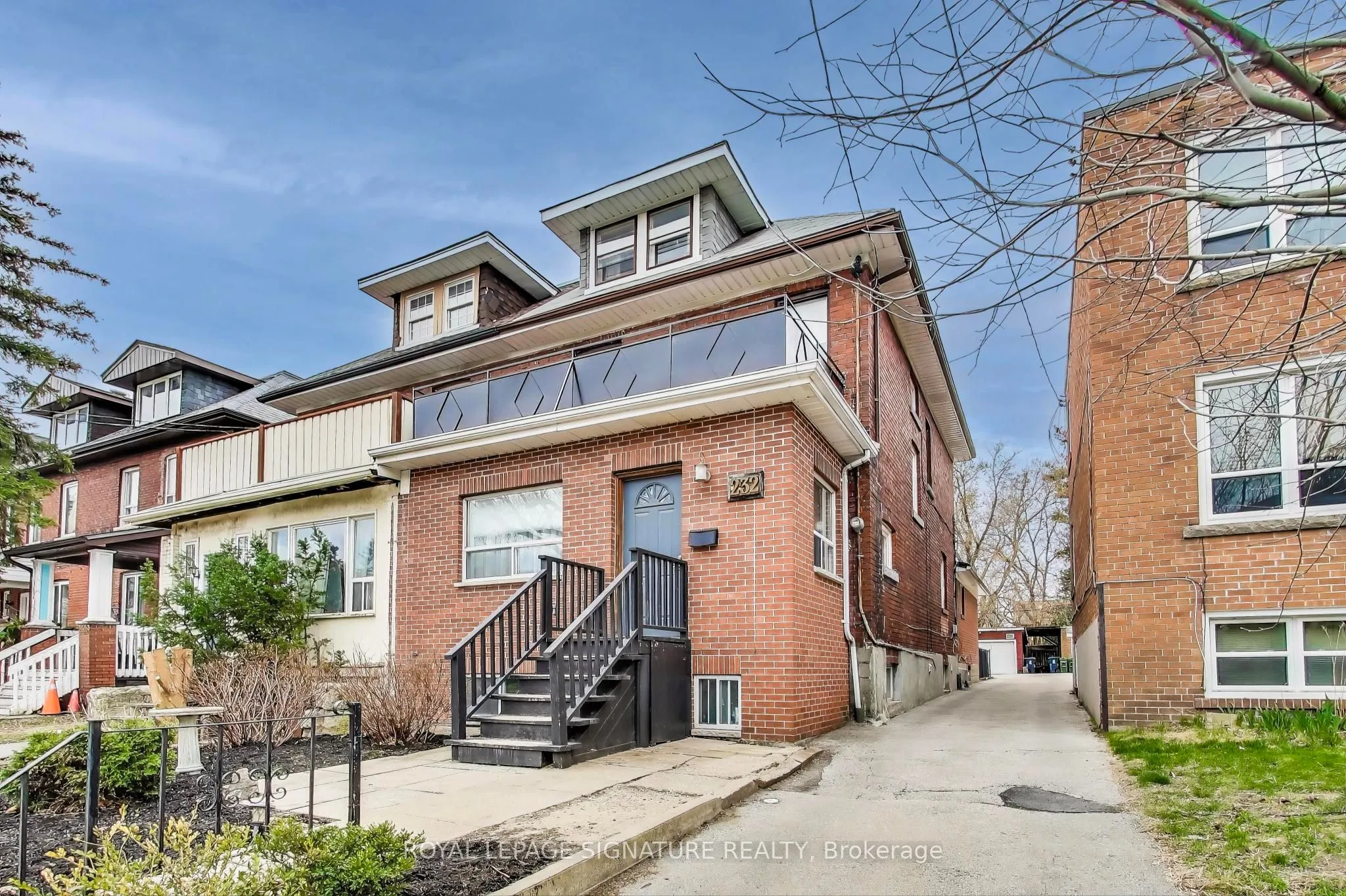 232 Pacific Avenue, ON M6P 2P5