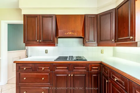 426 North Shore Boulevard, ON L7T 1A8