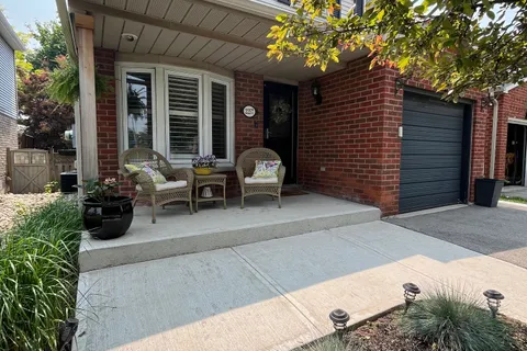 2257 Silverbirch Court, Burlington, ON L7M 3H2