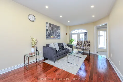 6828 Gracefield Drive, Mississauga, ON L5N 6T6