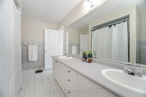 6611 Spinnaker Circle, ON L5W 1R2