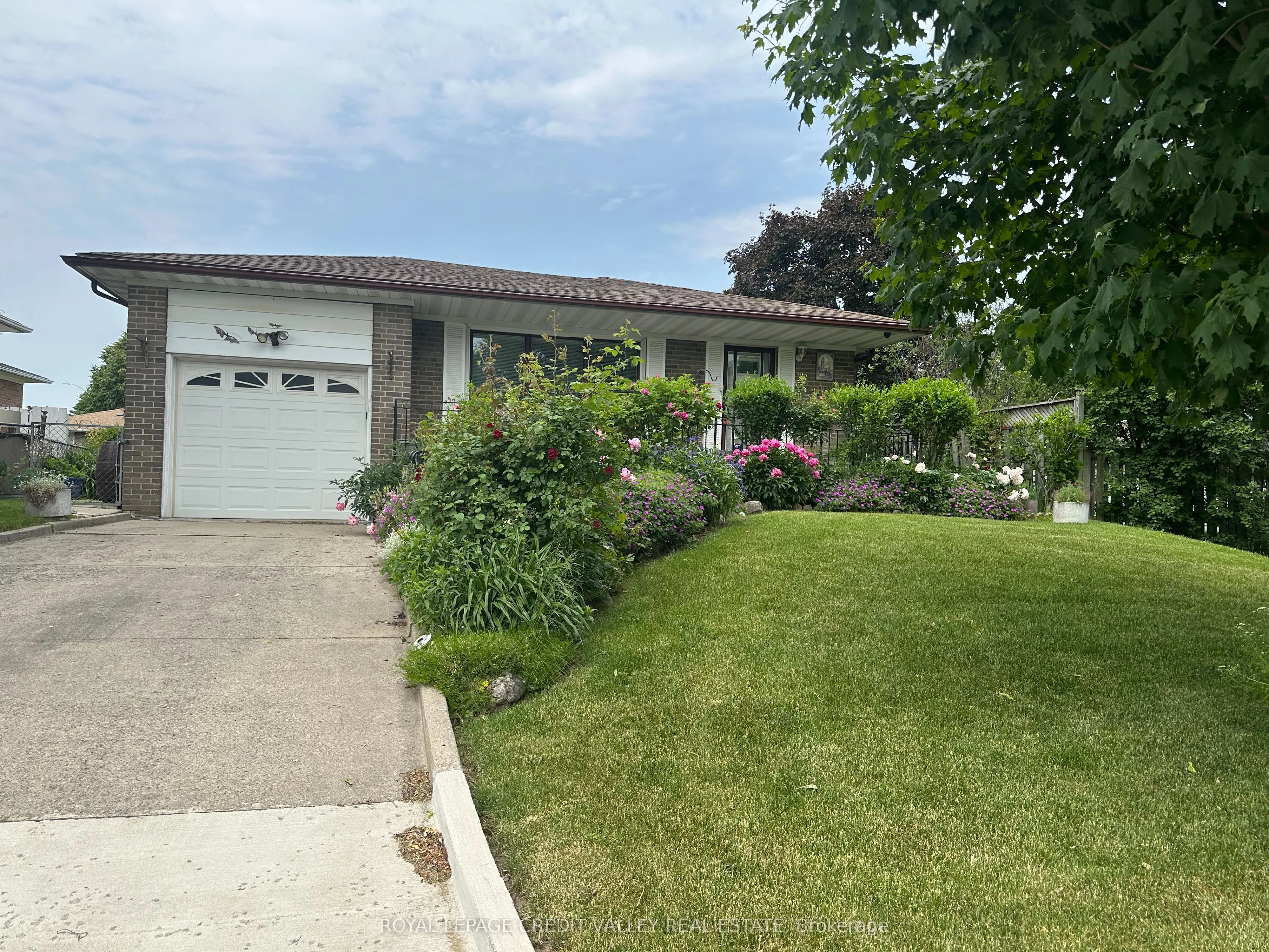 82 Terra Cotta Crescent, ON L6W 1C1