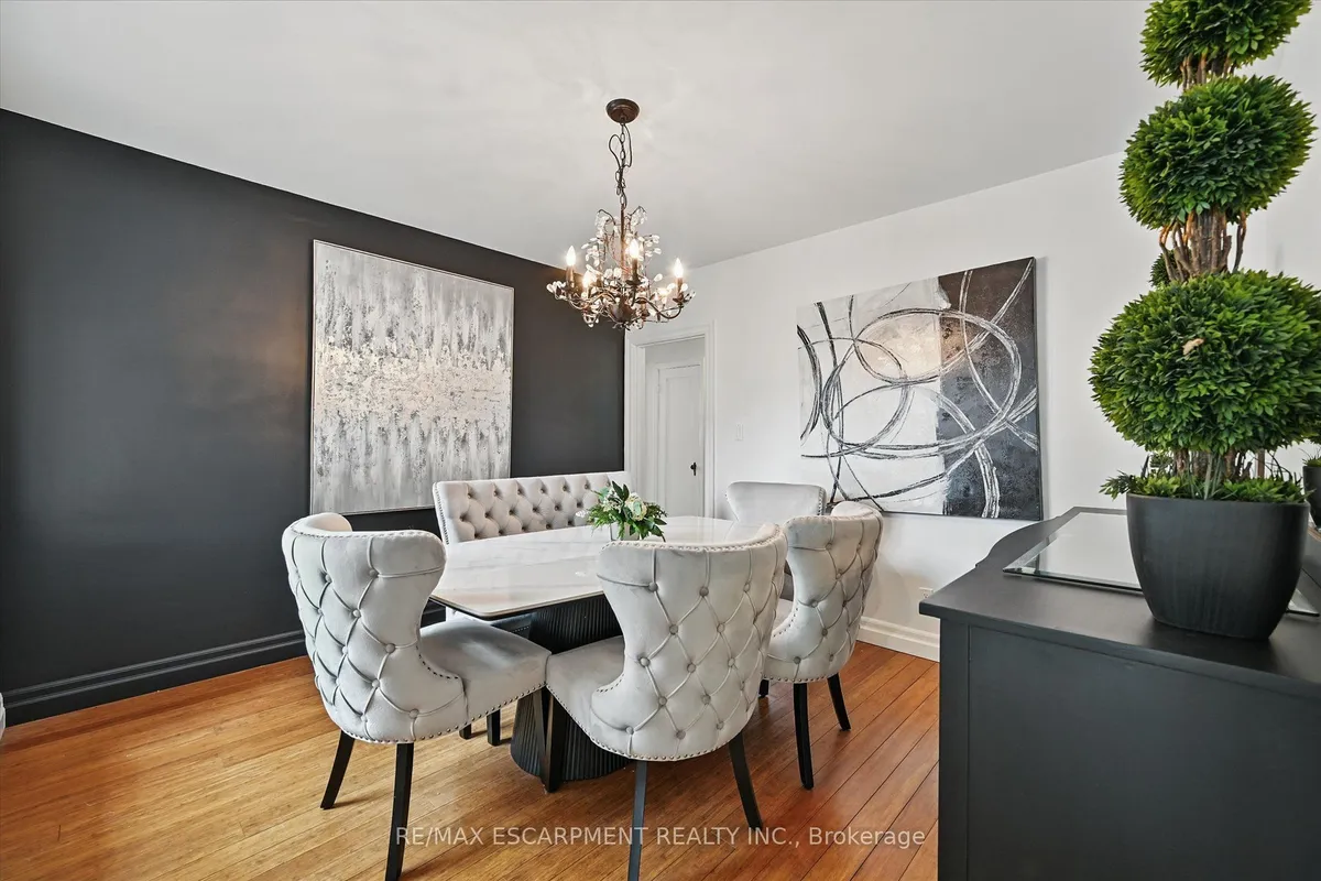 462 Woodland Avenue, ON L7R 2S1