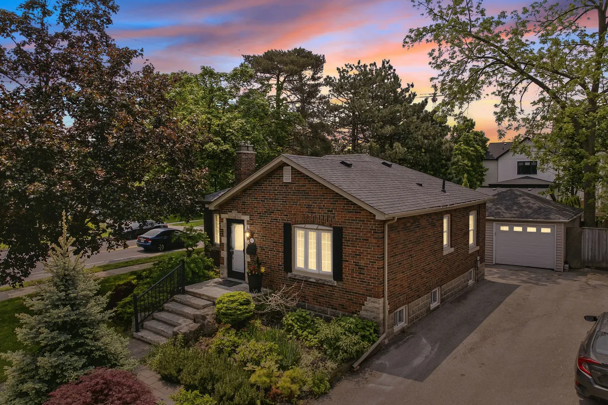 462 Woodland Avenue, ON L7R 2S1