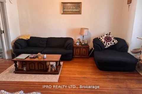 39 Humberside Avenue, ON M6P 1J6