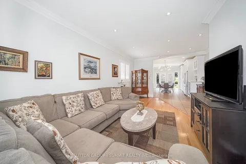 5981 RAYSHAW Crescent, Mississauga, ON L5M 2P1