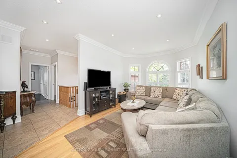 5981 RAYSHAW Crescent, Mississauga, ON L5M 2P1