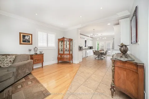5981 RAYSHAW Crescent, Mississauga, ON L5M 2P1