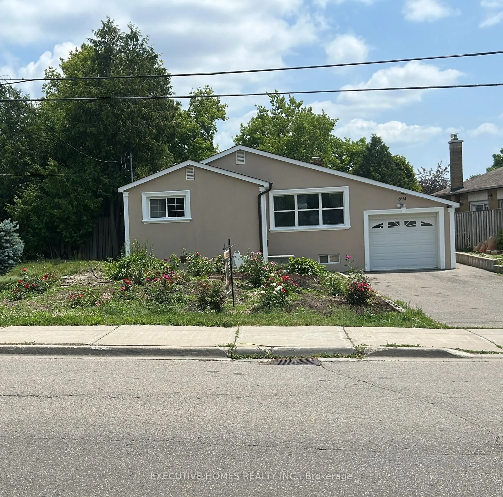 3694 Queenston Drive, ON L5C 2H2